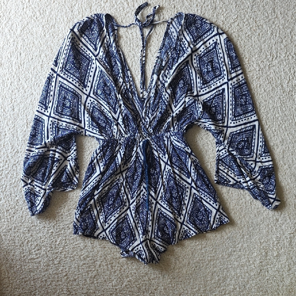 Fashion Nova Navy and White Printed V-Neck Tie-Back Camisole